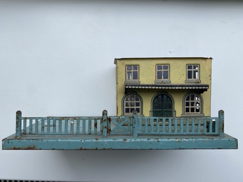 Antiker blech bahnhof - antiker, blech-bahnhof